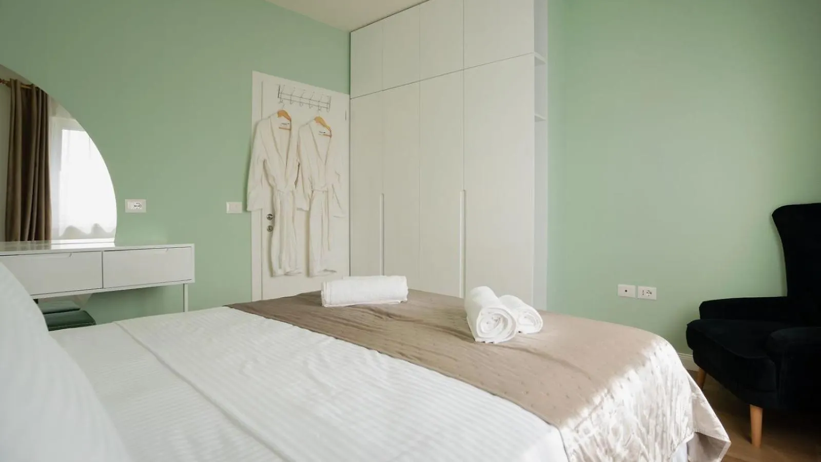 Luxury Apartment At Airalbania And Near Blloku Tirana Albania