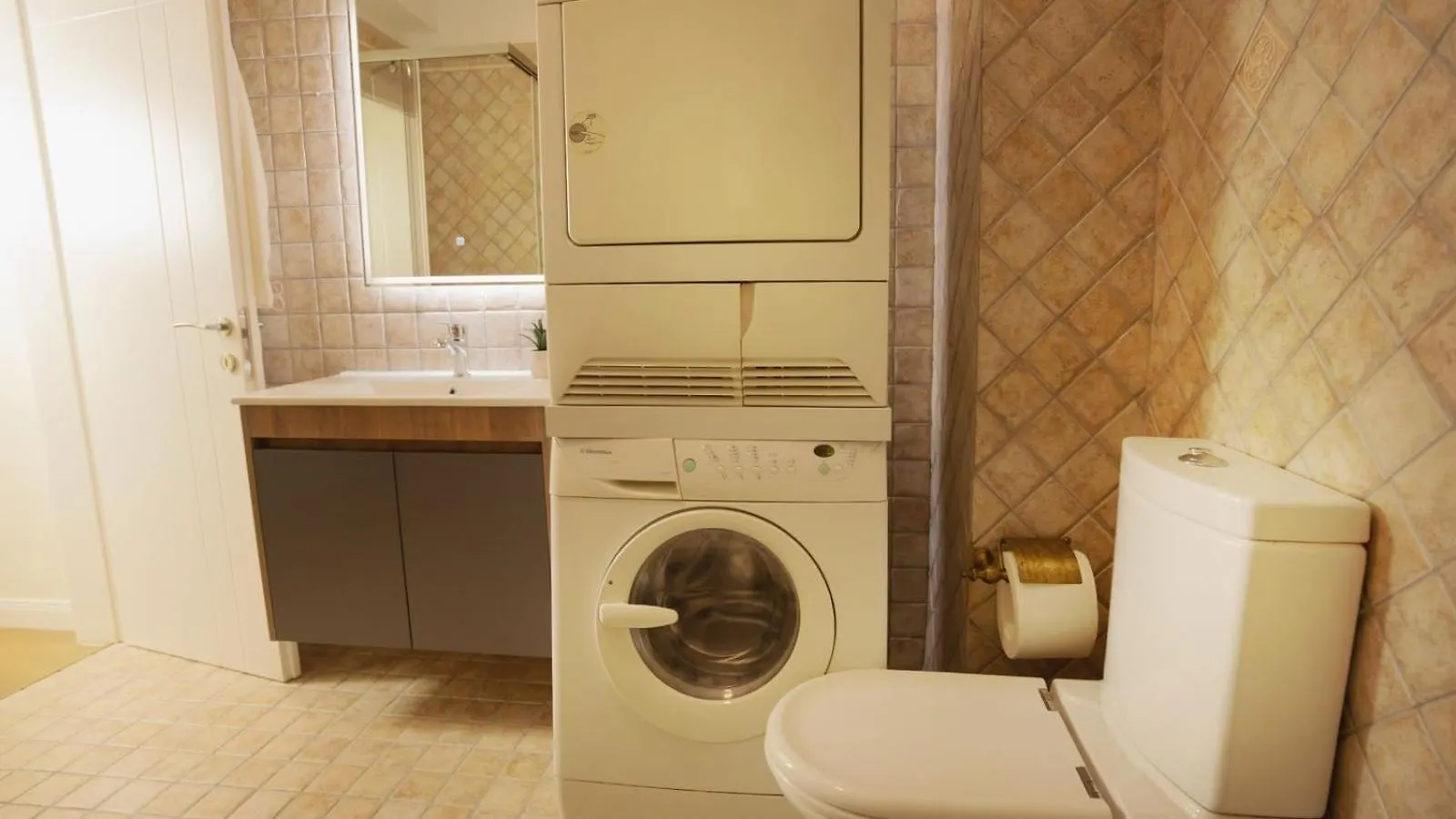 Luxury Apartment At Airalbania And Near Blloku Tirana