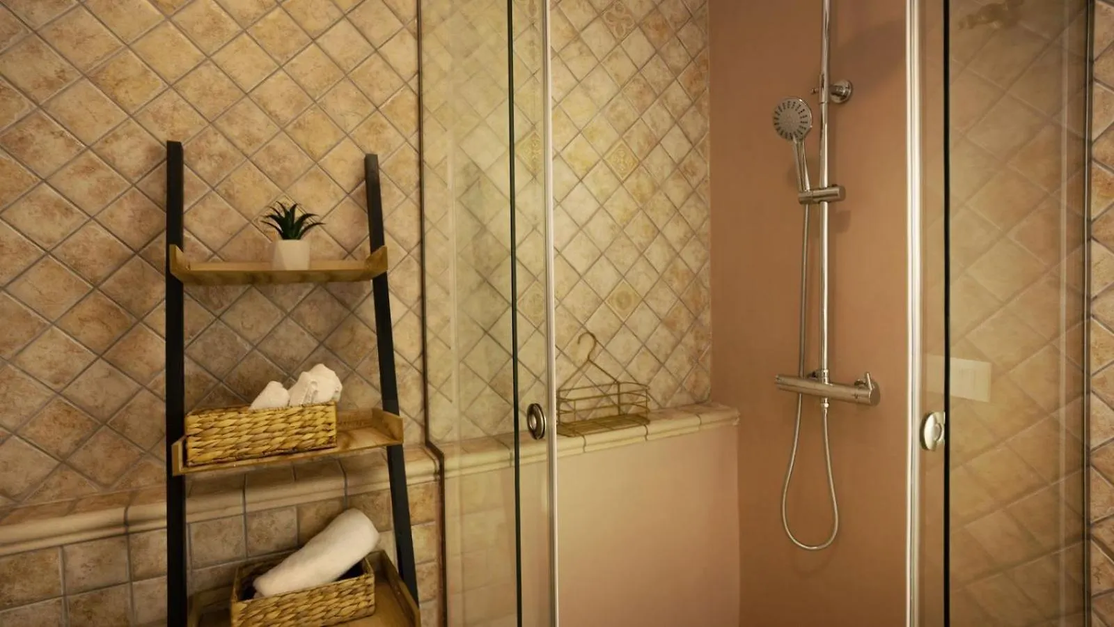 Luxury Apartment At Airalbania And Near Blloku Tirana